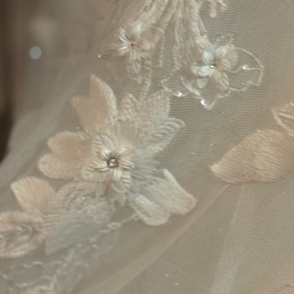 Amalfi Bridal Gown - Elegant White Floral Design - Picture 3 of 16